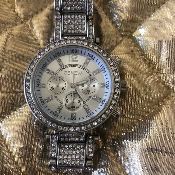 Ladies fashion bling watch - Picture 3 of 4